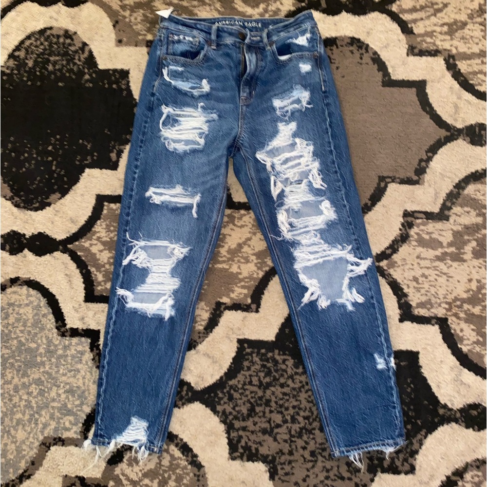 American Eagle distressed mom jean size 4 excellent condition